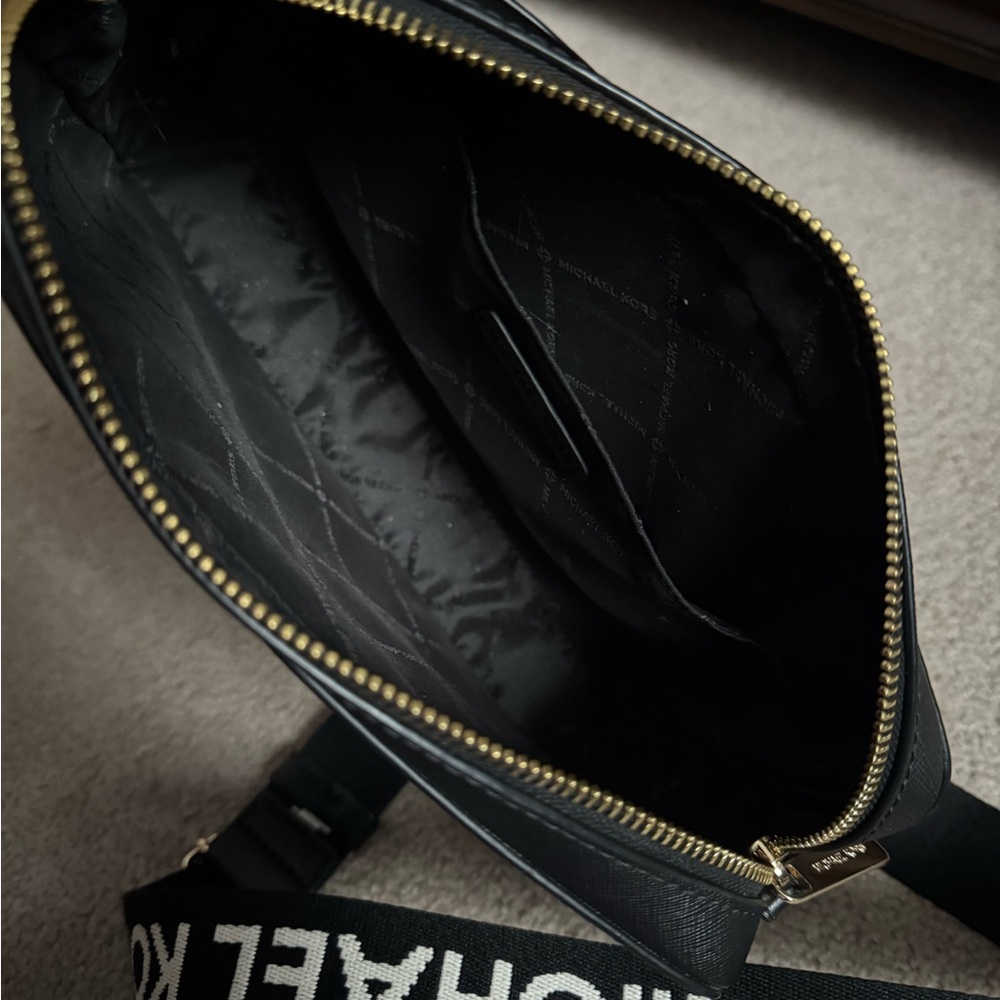 Michael Kors Elegant Black Crossbody Bag - Picture 5 of 5